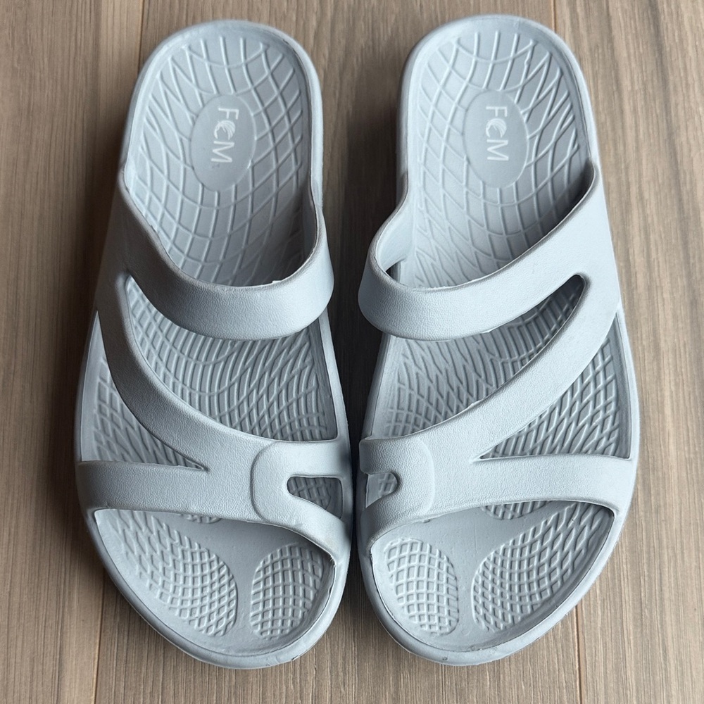 Island Surf Co. FCM Women's Strap Sandals Size 9